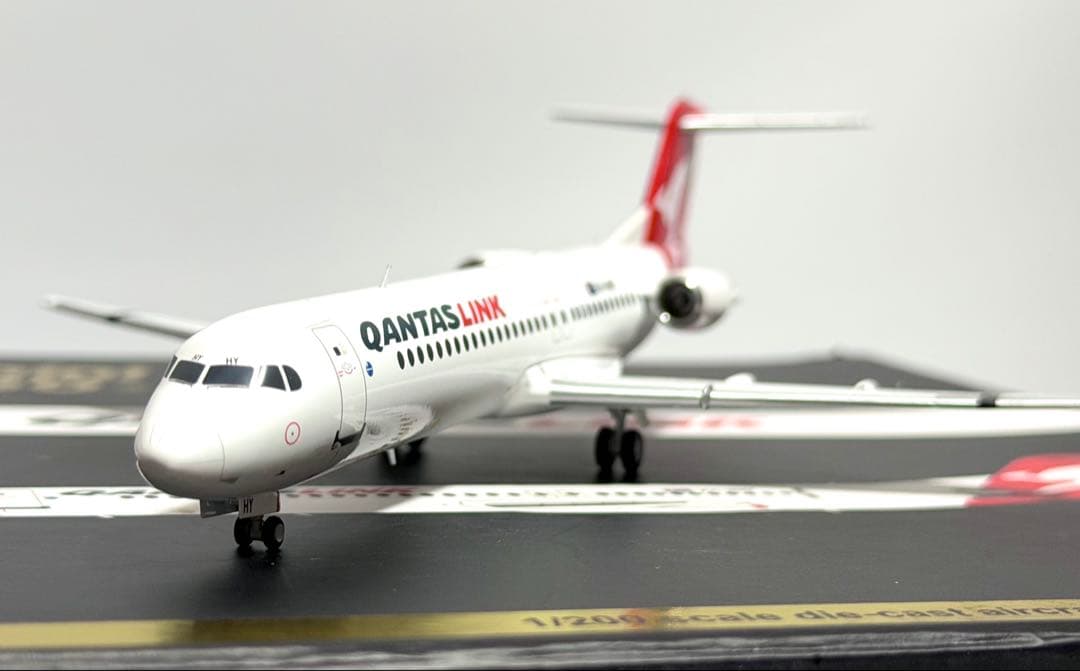 Gemini 1/200 Fokker 100 カンタスリンク