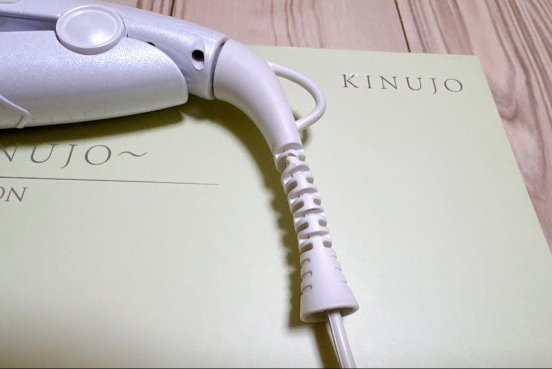 【ジャンク品】 KINUIJO ストレートアイロン ホワイト