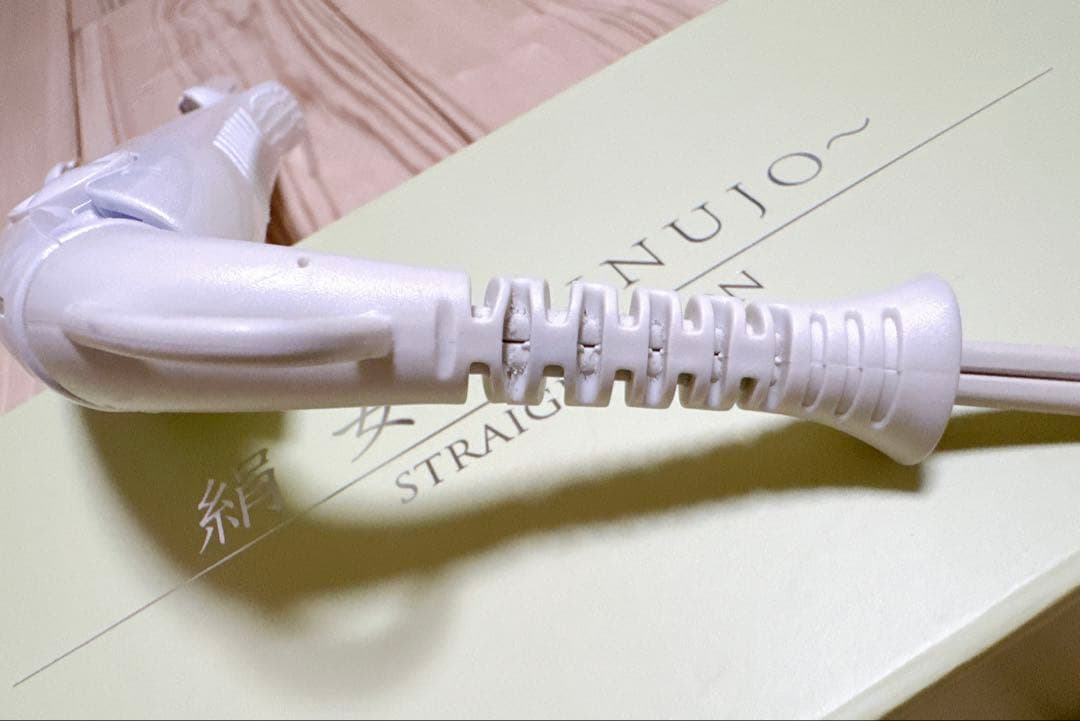 【ジャンク品】 KINUIJO ストレートアイロン ホワイト