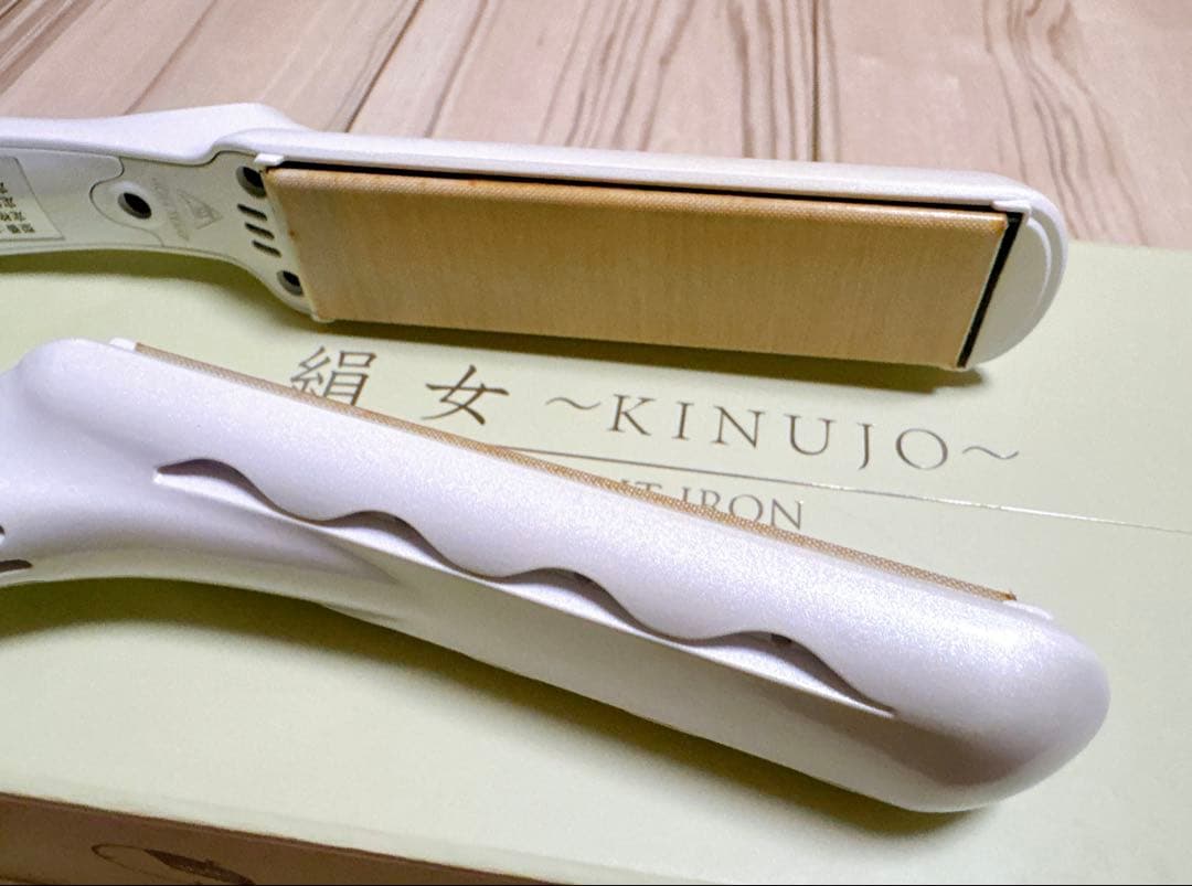 【ジャンク品】 KINUIJO ストレートアイロン ホワイト