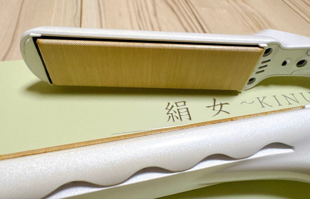 【ジャンク品】 KINUIJO ストレートアイロン ホワイト