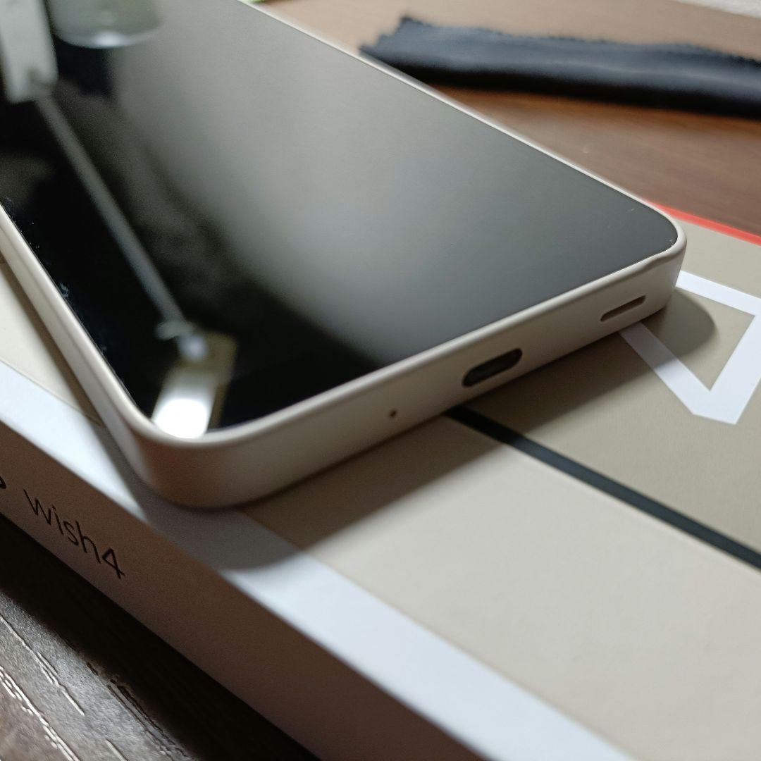 docomo AQUOS wish 4 本体(箱付)
