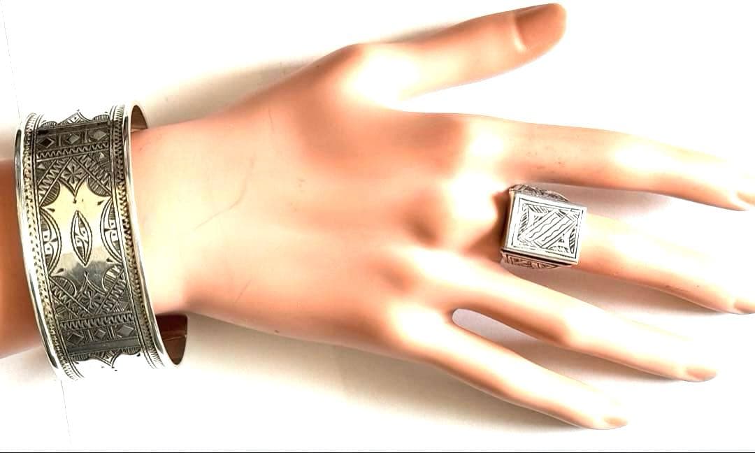 トゥアレグ族　サハラ砂漠　ハンドメイド　シルバーバングル