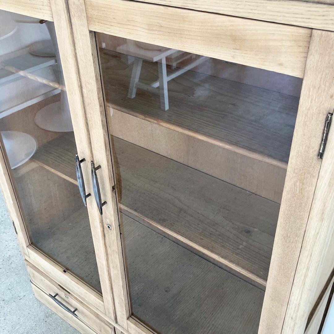 レトロ　ヴィンテージ　古家具　収納　食器棚　ガラス棚　ガラスキャビネット　剥離