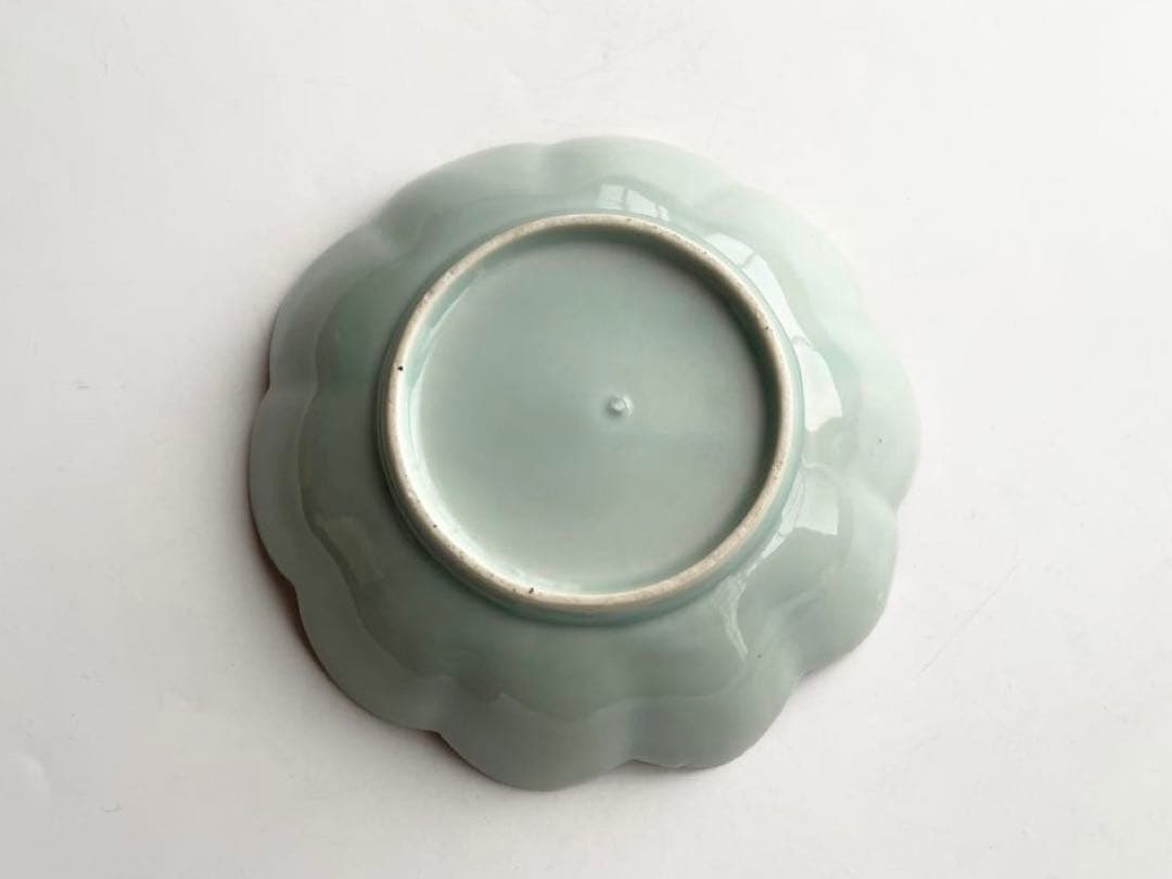 骨董　アンティーク　柿右衛門青磁　青磁色絵　菊図　輪花縁　膾皿　なます皿　菊花皿