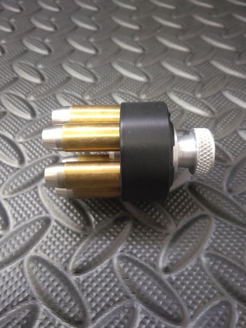 東京マルイ　コルトパイソン6in　ガスリボルバー木製ハンドル及び、リローダー付き