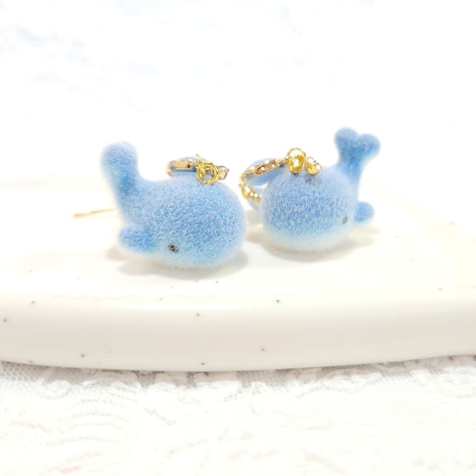 再販★海をゆったり泳ぐモコモコ フロッキー クジラの大人可愛いマリンピアス♡