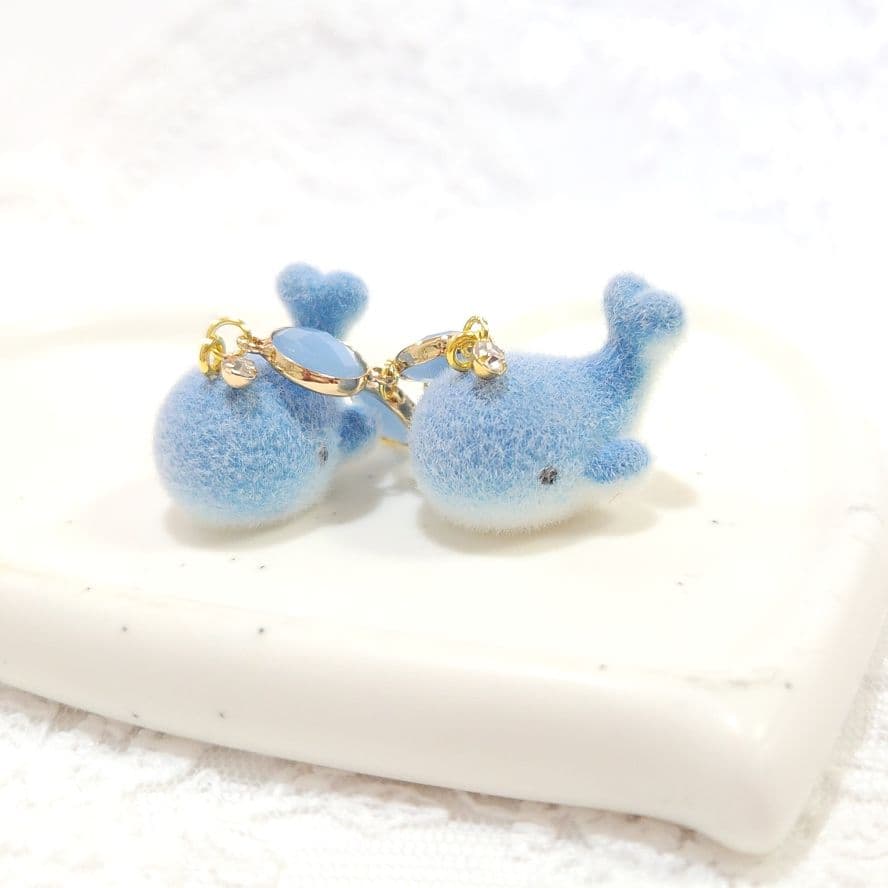 再販★海をゆったり泳ぐモコモコ フロッキー クジラの大人可愛いマリンピアス♡