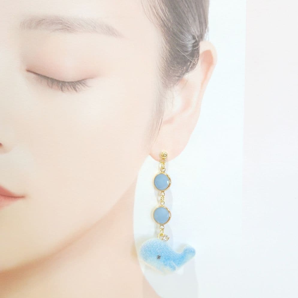 再販★海をゆったり泳ぐモコモコ フロッキー クジラの大人可愛いマリンピアス♡