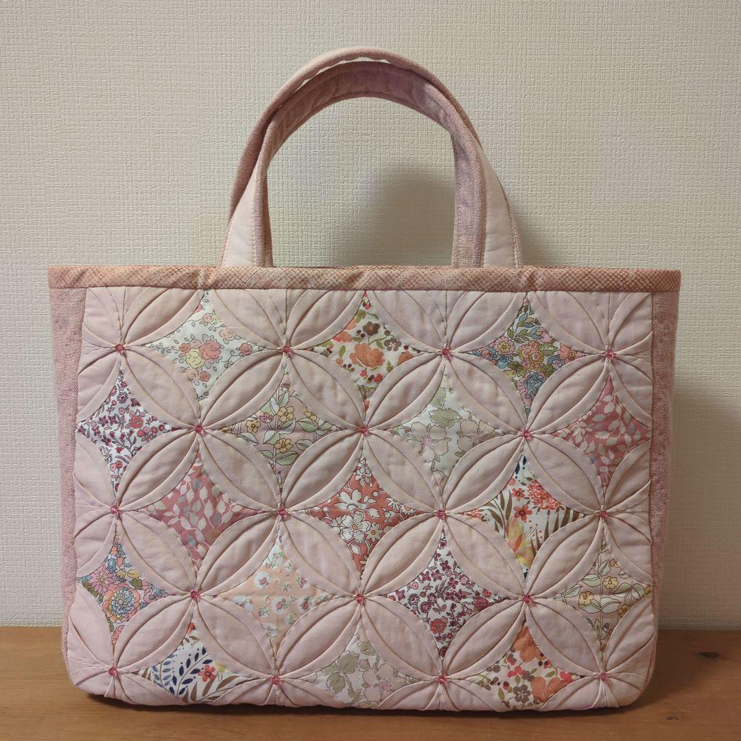 ✿リバティ✕パッチワーク✿　カテドラルウィンドウのバック　〈さくらピンク〉