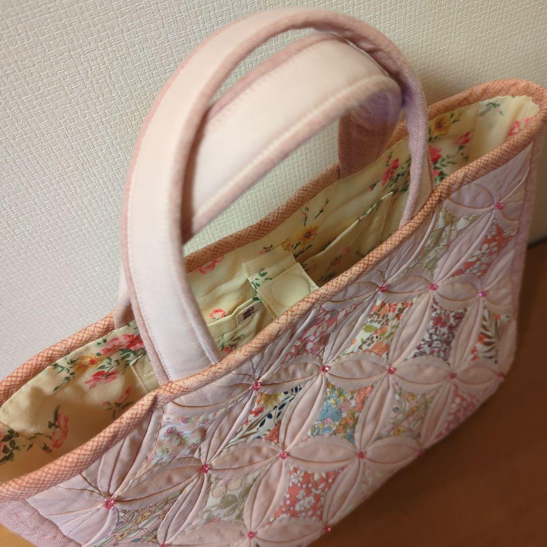 ✿リバティ✕パッチワーク✿　カテドラルウィンドウのバック　〈さくらピンク〉