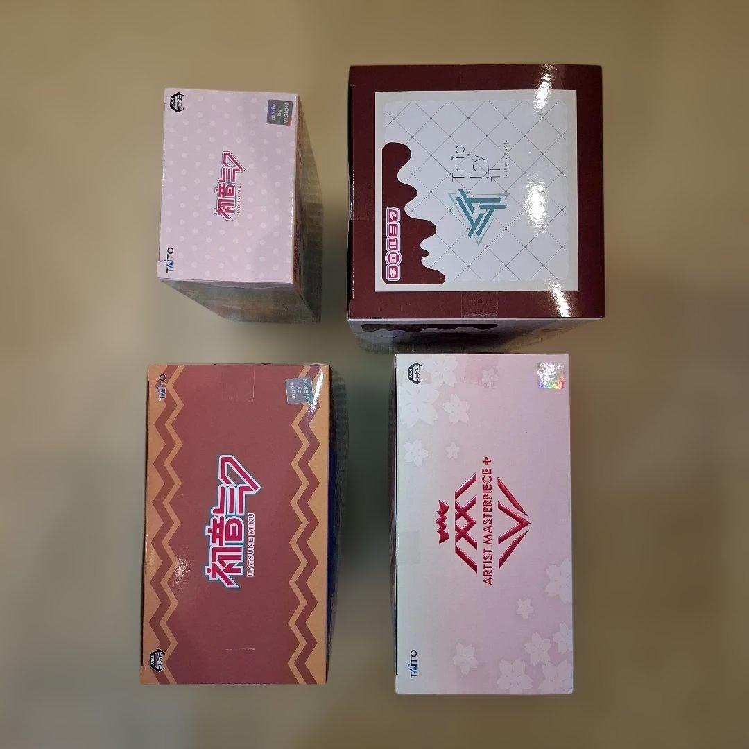 新品未開封初音ミク、桜ミクフィギュア４体まとめ売り