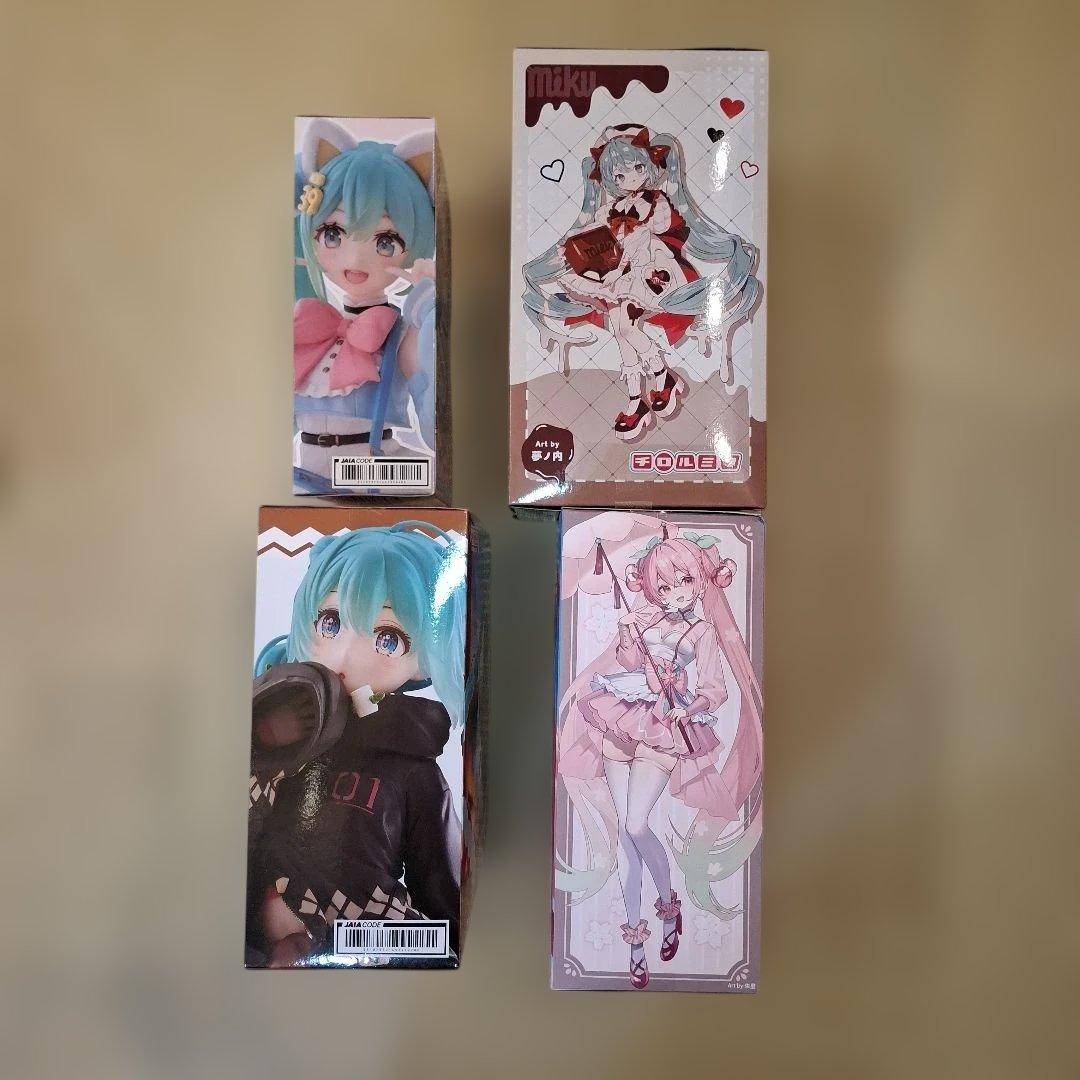 新品未開封初音ミク、桜ミクフィギュア４体まとめ売り