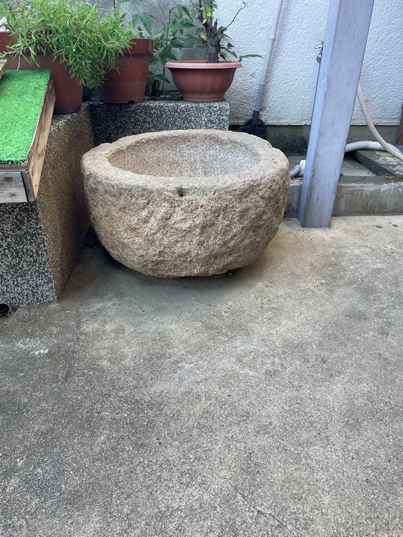 つくばい　庭石