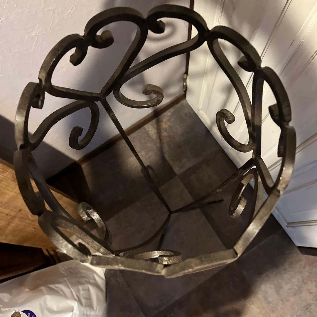 アイアンのフラワースタンド？ディスプレイ什器にも！