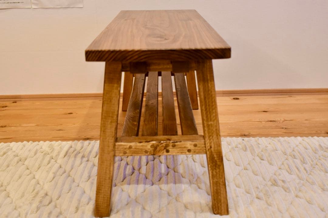 ハンドメイド木製スツール　ベンチ　下部棚付き　下駄箱にも！