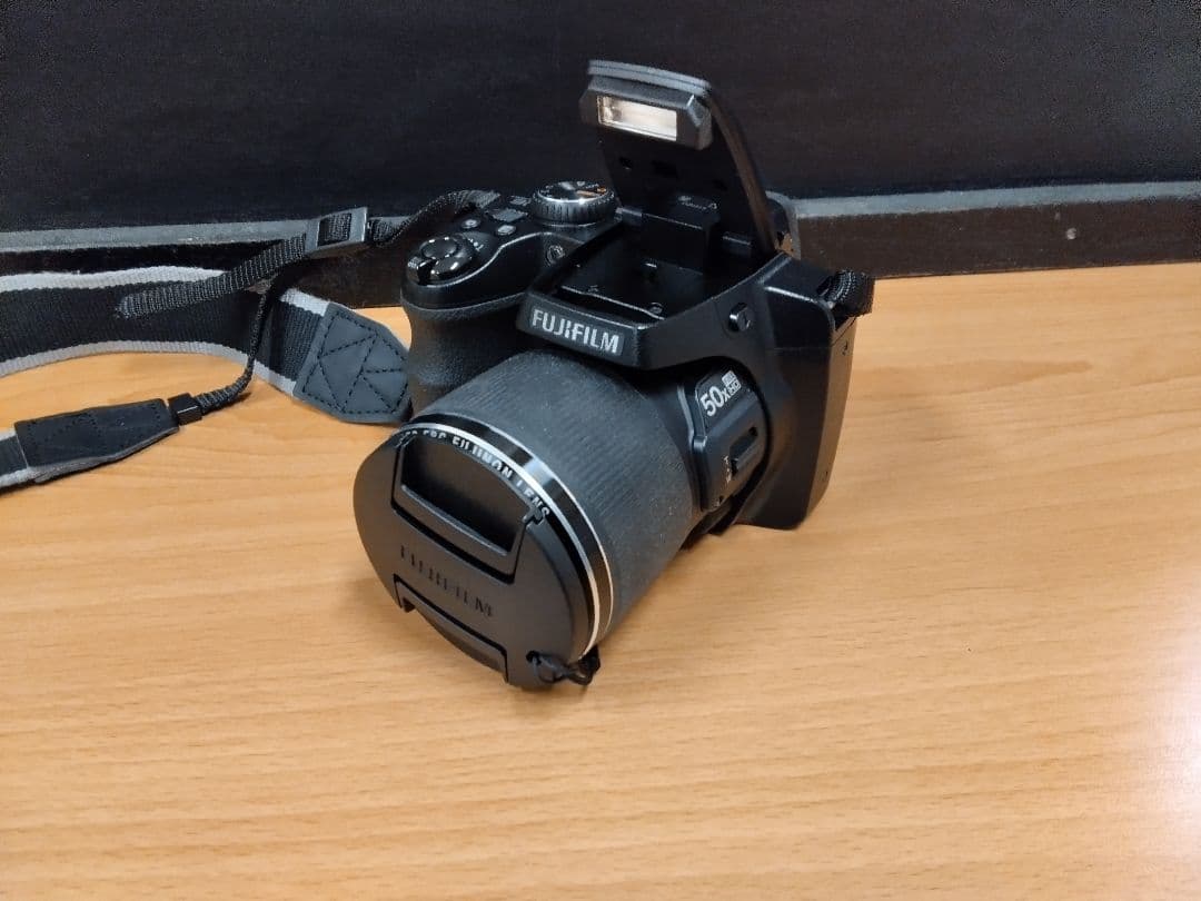 (送料無料鹿児島発)中古品 FUJIFILM FINEPIX S9800