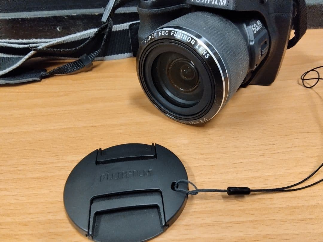 (送料無料鹿児島発)中古品 FUJIFILM FINEPIX S9800
