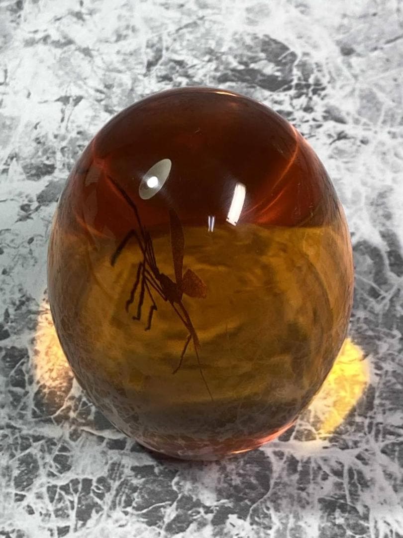 「ジュラシック・パーク　琥珀に閉じ込められた蚊　レジン製レプリカ」