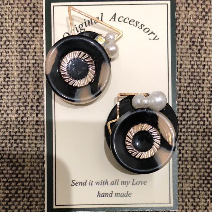 ハンドメイド*マーブルブラックボタン クリップ イヤーカフ
