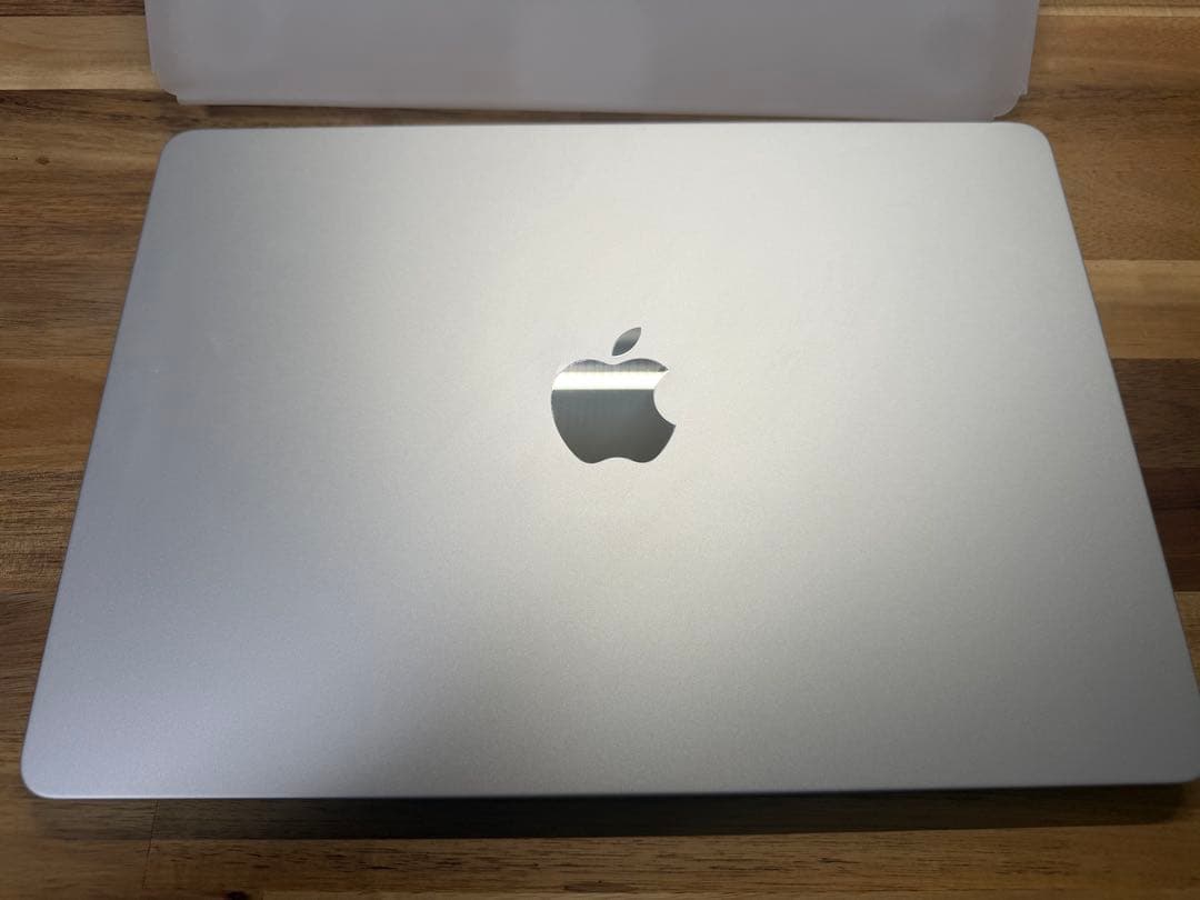 Apple MacBook Air 13.6インチ M4 MW0W3J/A