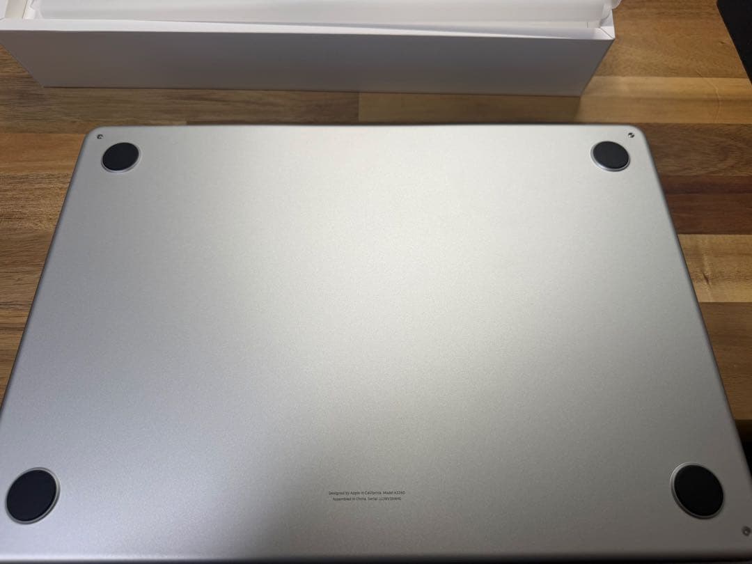Apple MacBook Air 13.6インチ M4 MW0W3J/A
