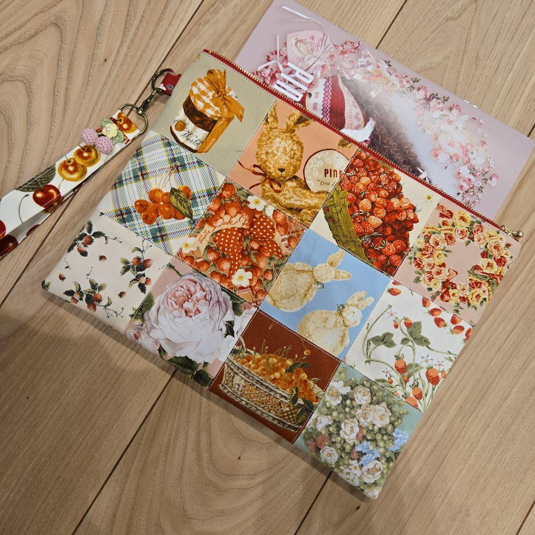 ハンドメイドパッチワークラッチバッグ・ポケットティッシュ2点セット(o^－^o)