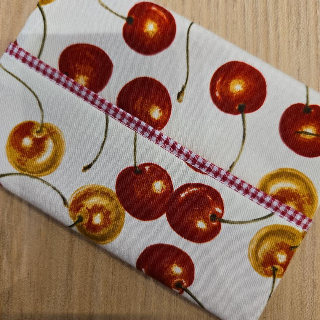 ハンドメイドパッチワークラッチバッグ・ポケットティッシュ2点セット(o^－^o)