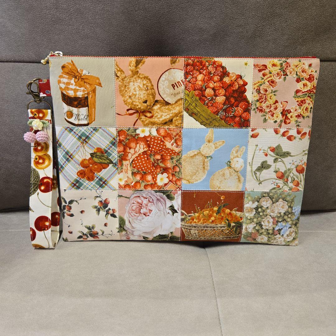 ハンドメイドパッチワークラッチバッグ・ポケットティッシュ2点セット(o^－^o)