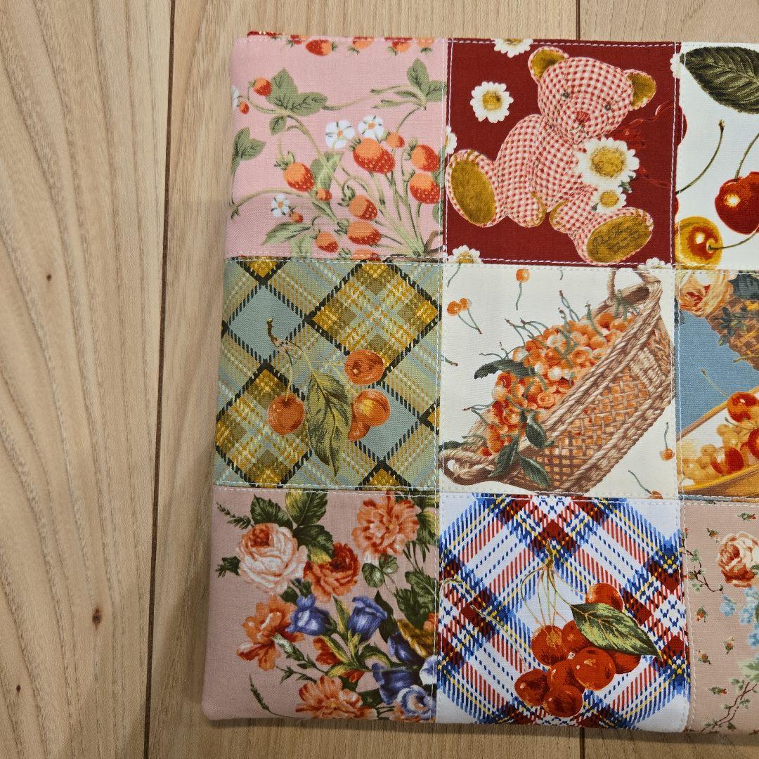 ハンドメイドパッチワークラッチバッグ・ポケットティッシュ2点セット(o^－^o)