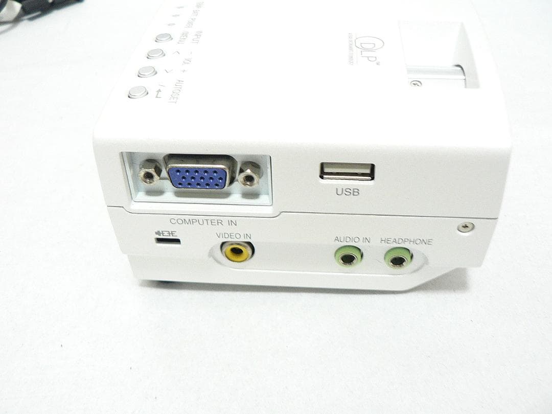 東芝 DLPプロジェクター・LED光源・ TDP-FF1A・高輝度スクリーン付属