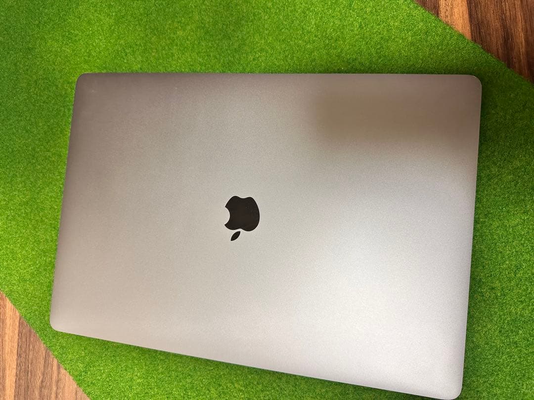 MacBook Pro 16インチ2019 / i7 / 16GB / 512G