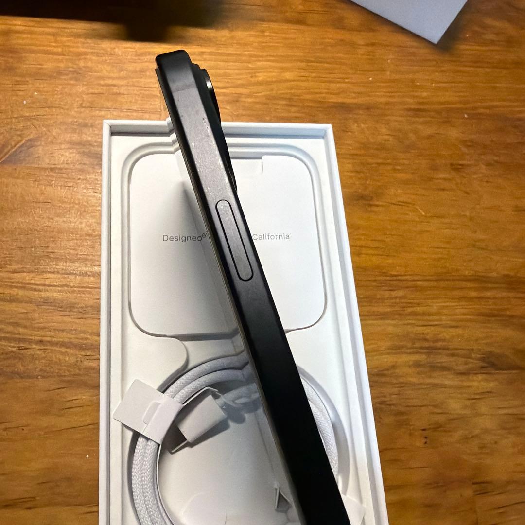 Apple iPhone 15 ブラック　美品