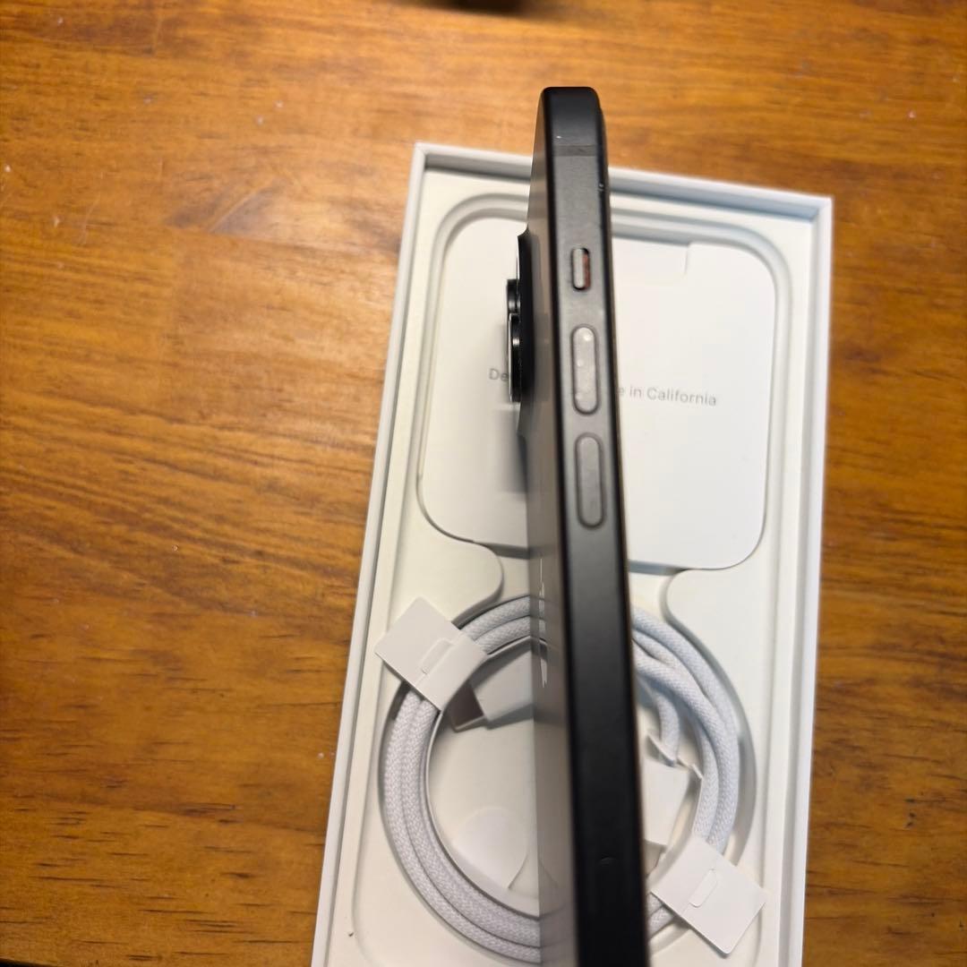 Apple iPhone 15 ブラック　美品