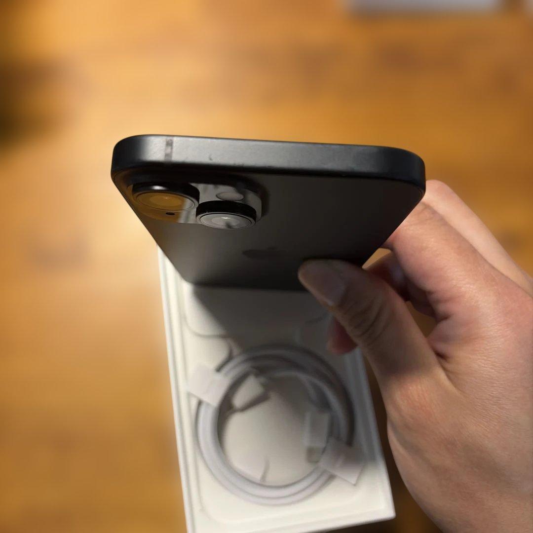 Apple iPhone 15 ブラック　美品