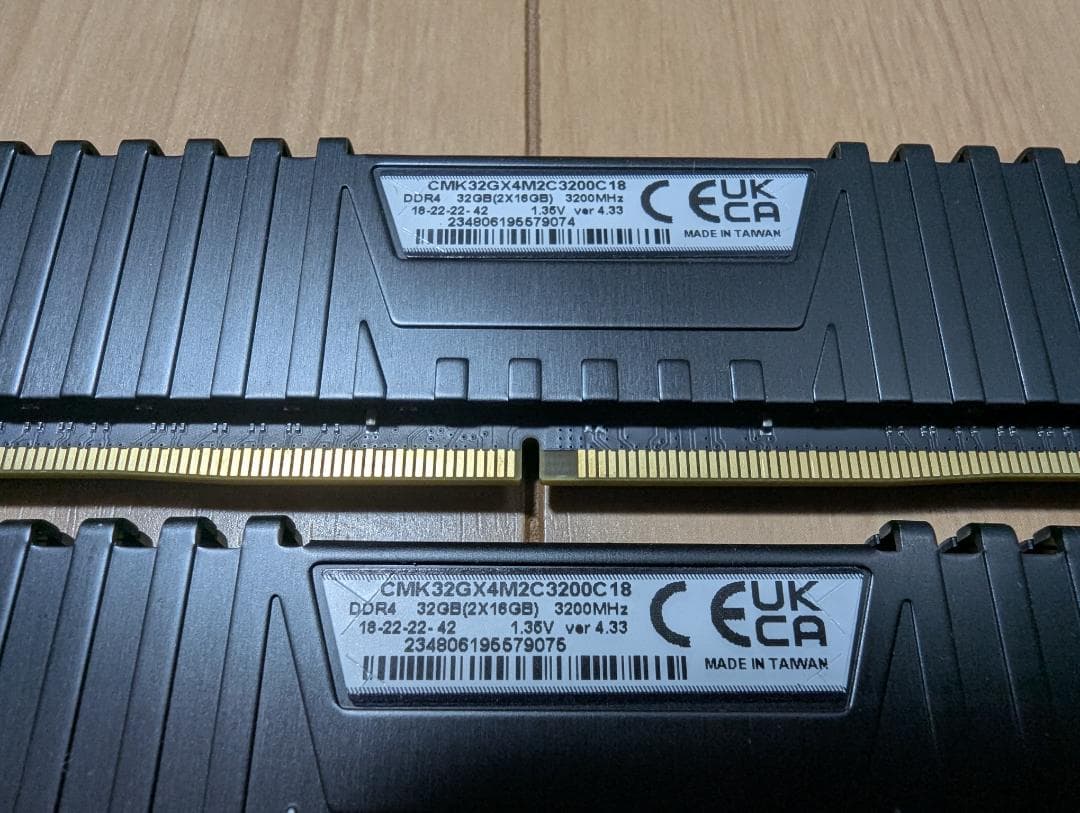 メモリー CORSAIR DDR4-3200 CMK32GX4M2C3200C18 32G