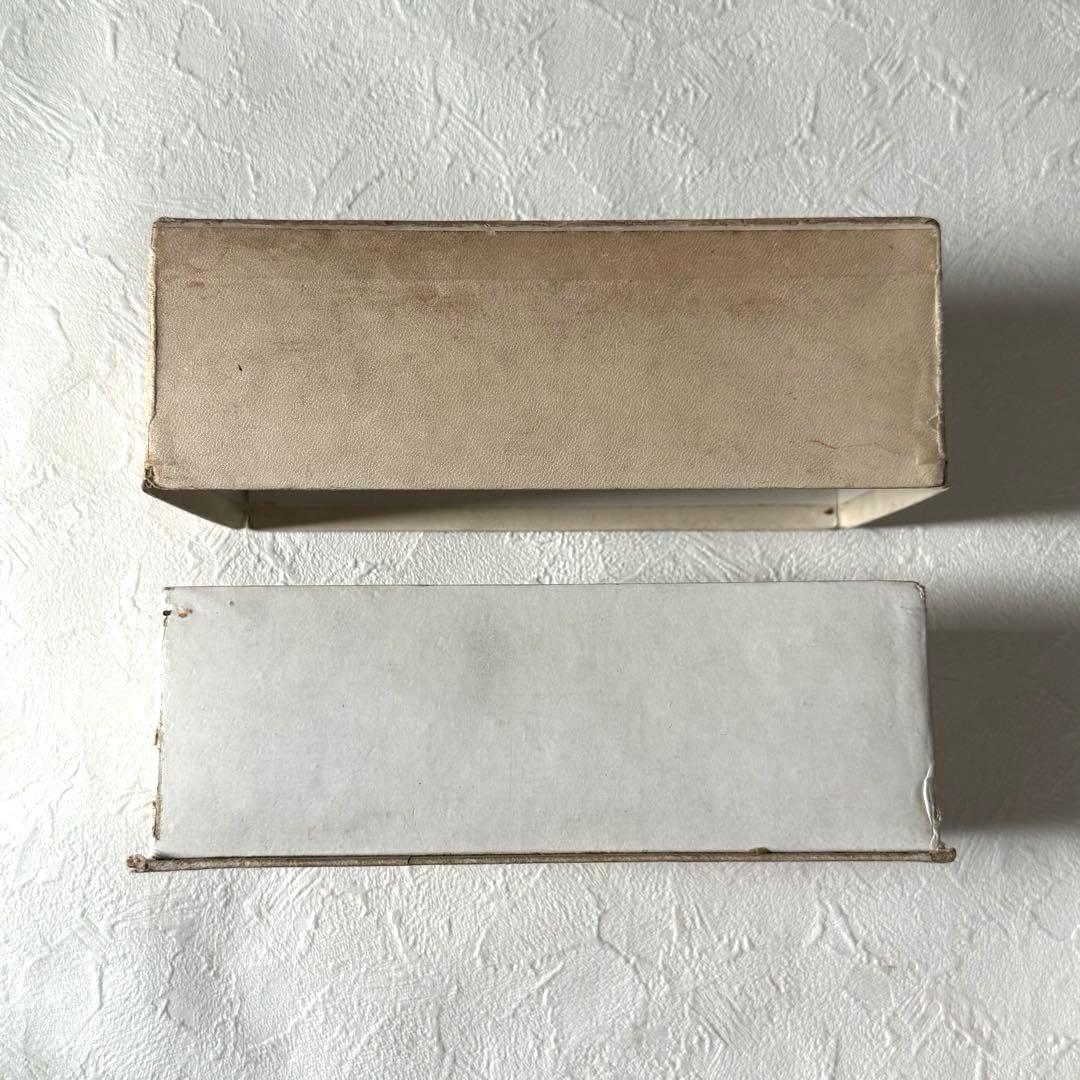 ［3月8日まで出品］フランス　アンティーク　パピエ　紙箱　エンボス