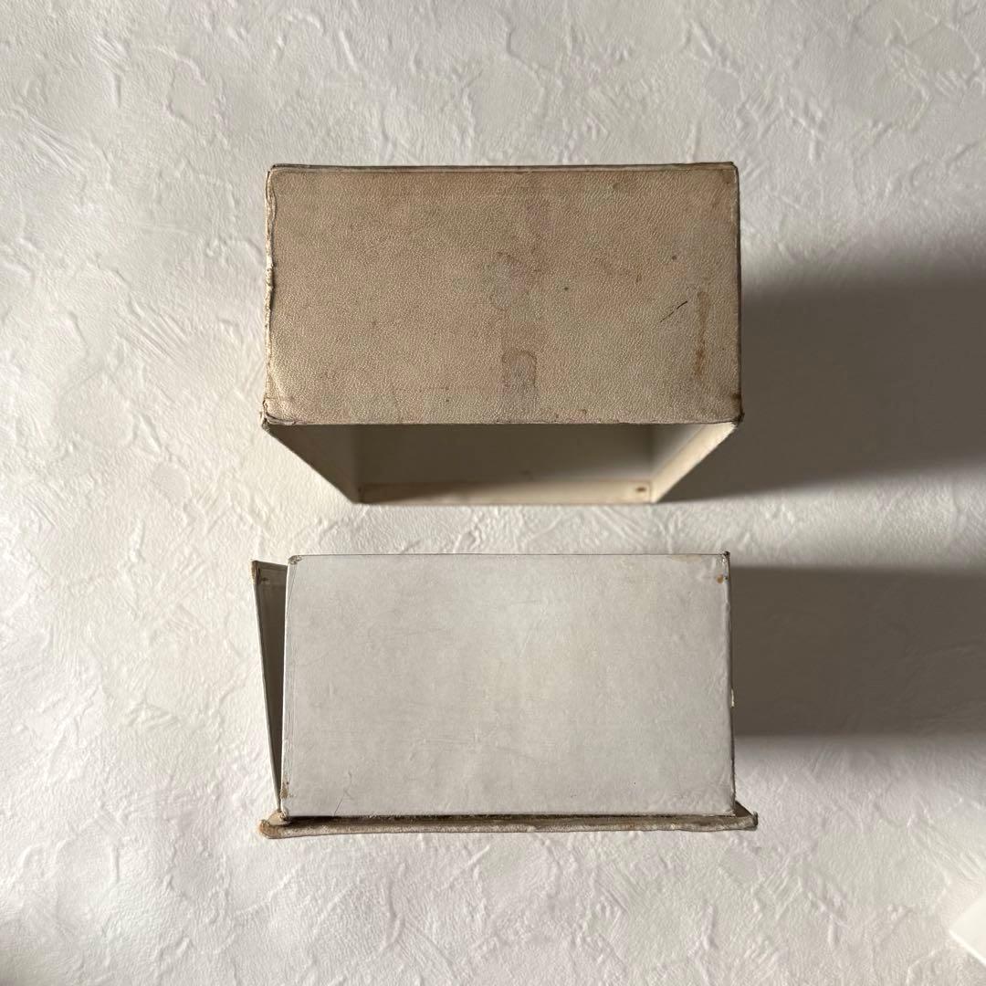 ［3月8日まで出品］フランス　アンティーク　パピエ　紙箱　エンボス