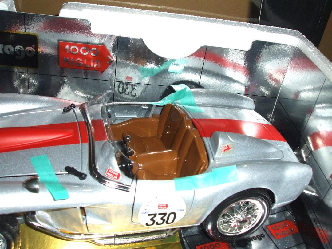 フェラーリ　２５０　テスタロッサ　（１９５７）　 ＃３３０　レースカー　１／１８