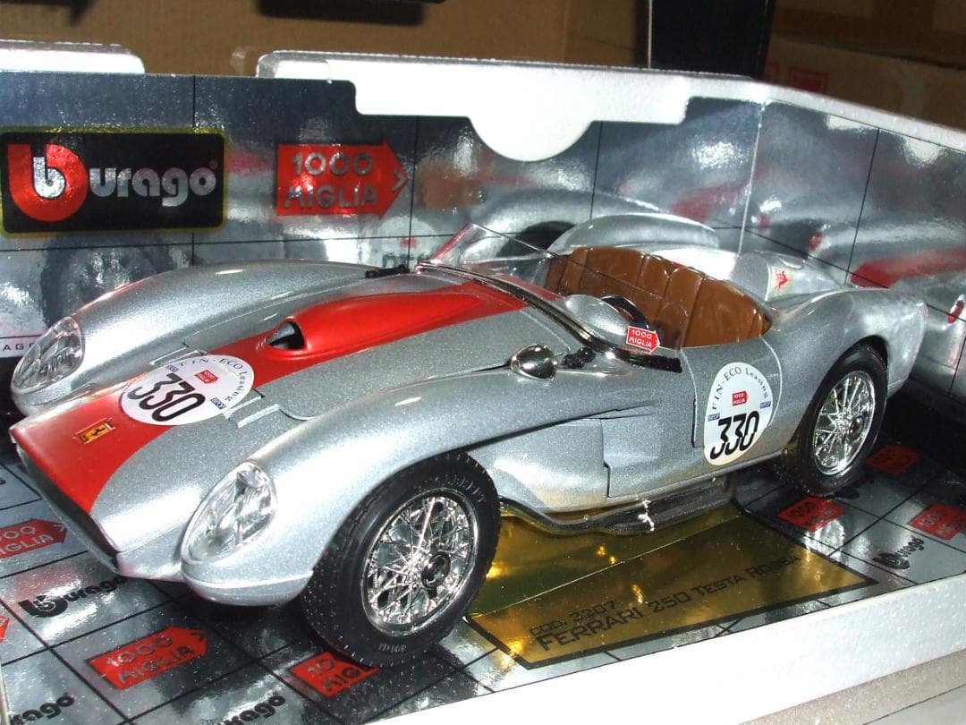 フェラーリ　２５０　テスタロッサ　（１９５７）　 ＃３３０　レースカー　１／１８