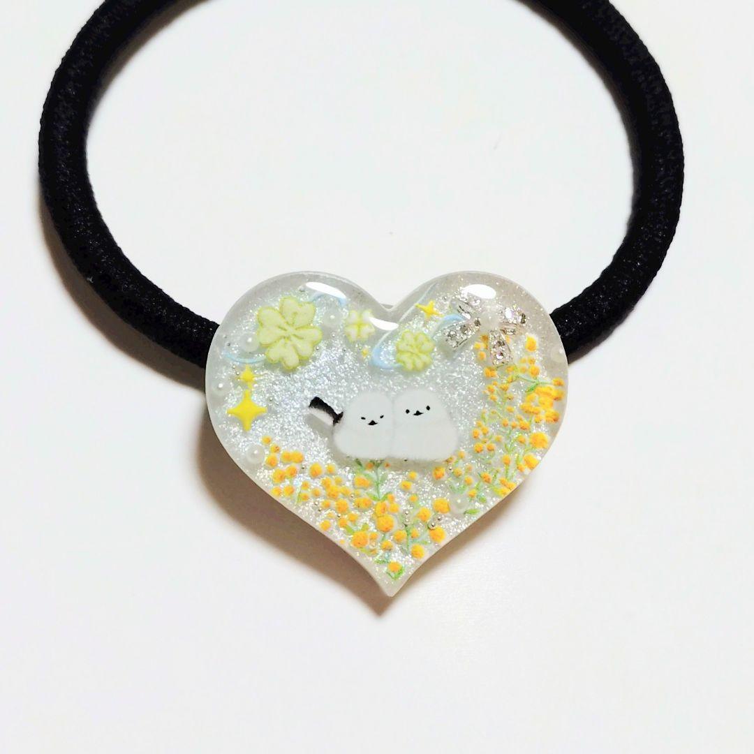 No.588　レジン ヘアゴム キーホルダー ピンバッジ シマエナガミモザ