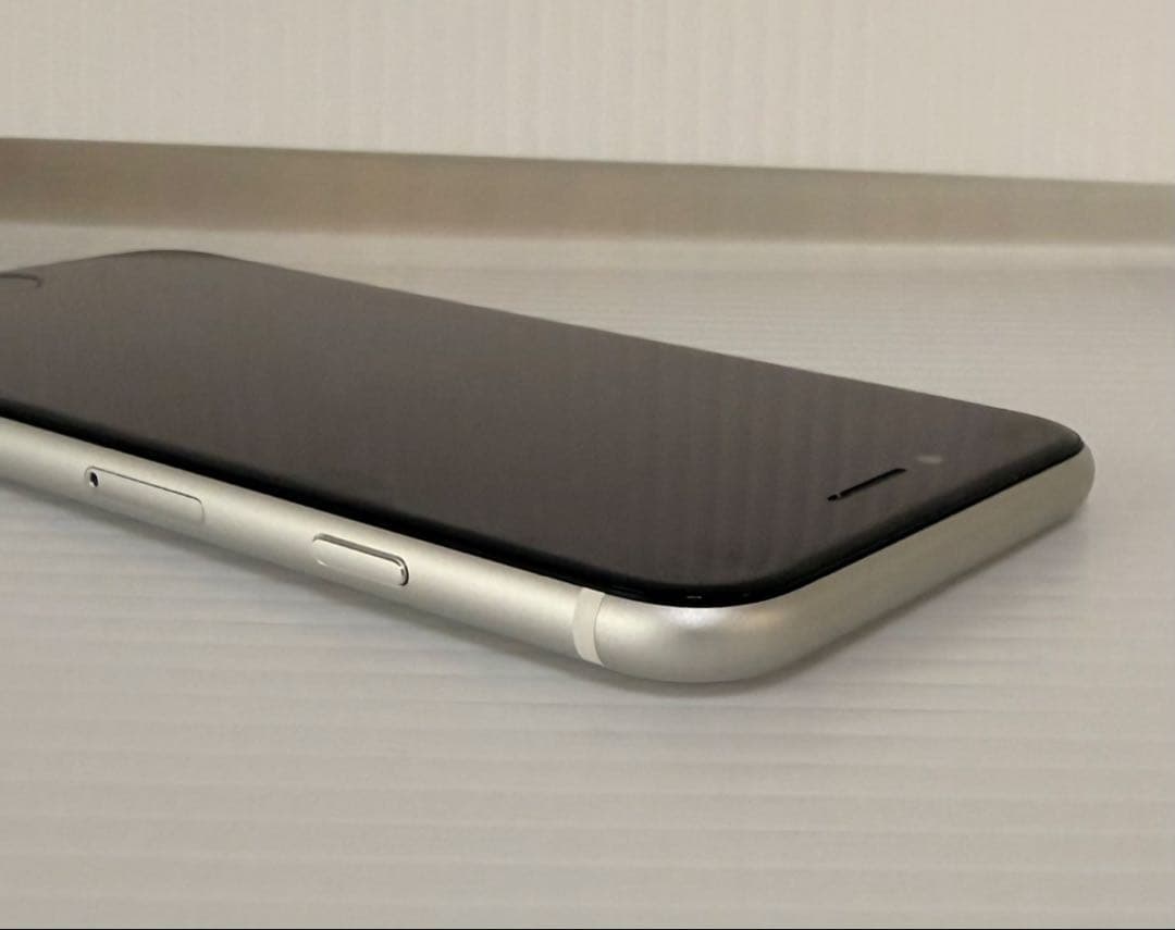 iPhone SE2 ホワイト64GB SIMフリー 美品