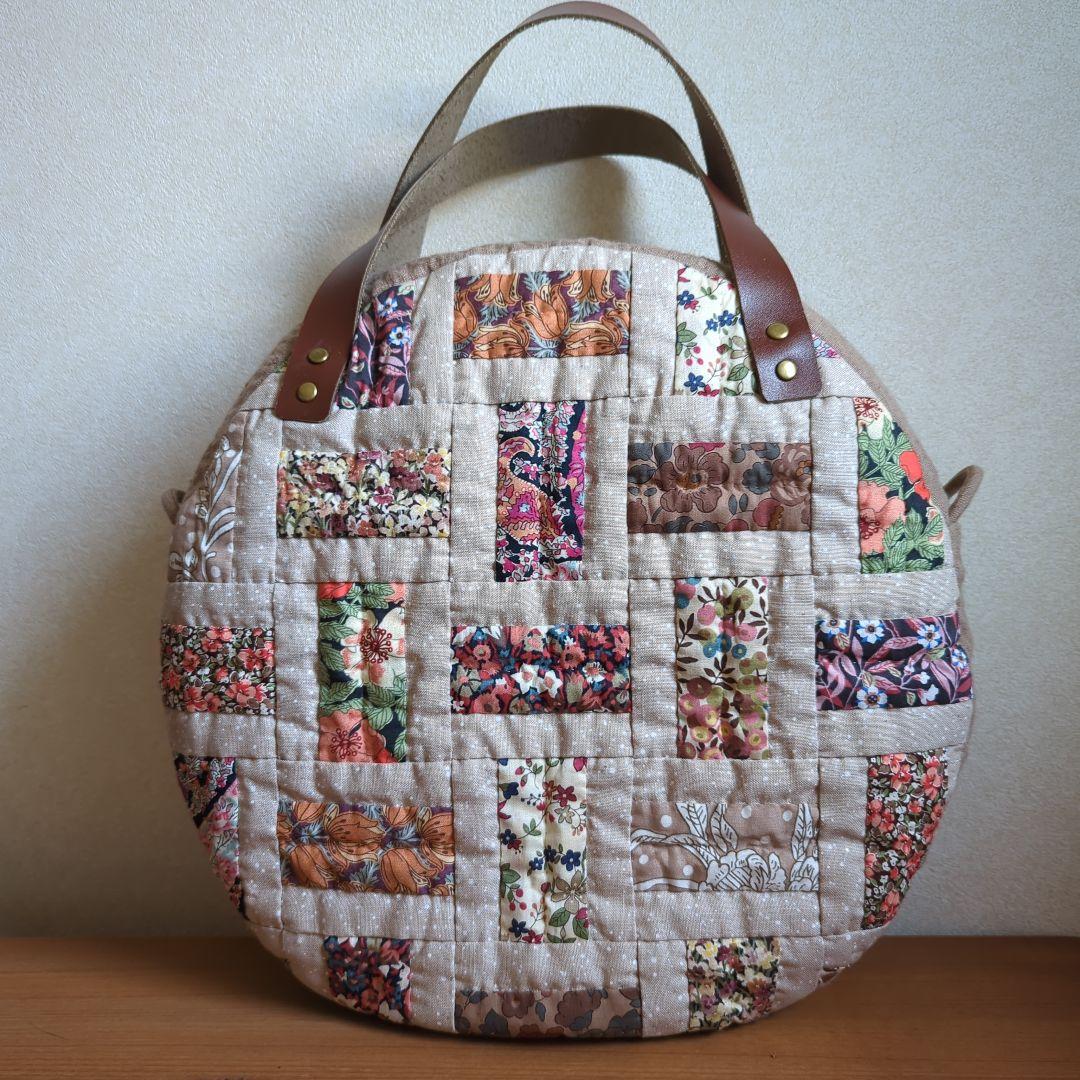 ✿リバティ✕パッチワーク✿　まんまるバッグ　〈Red & Brown〉