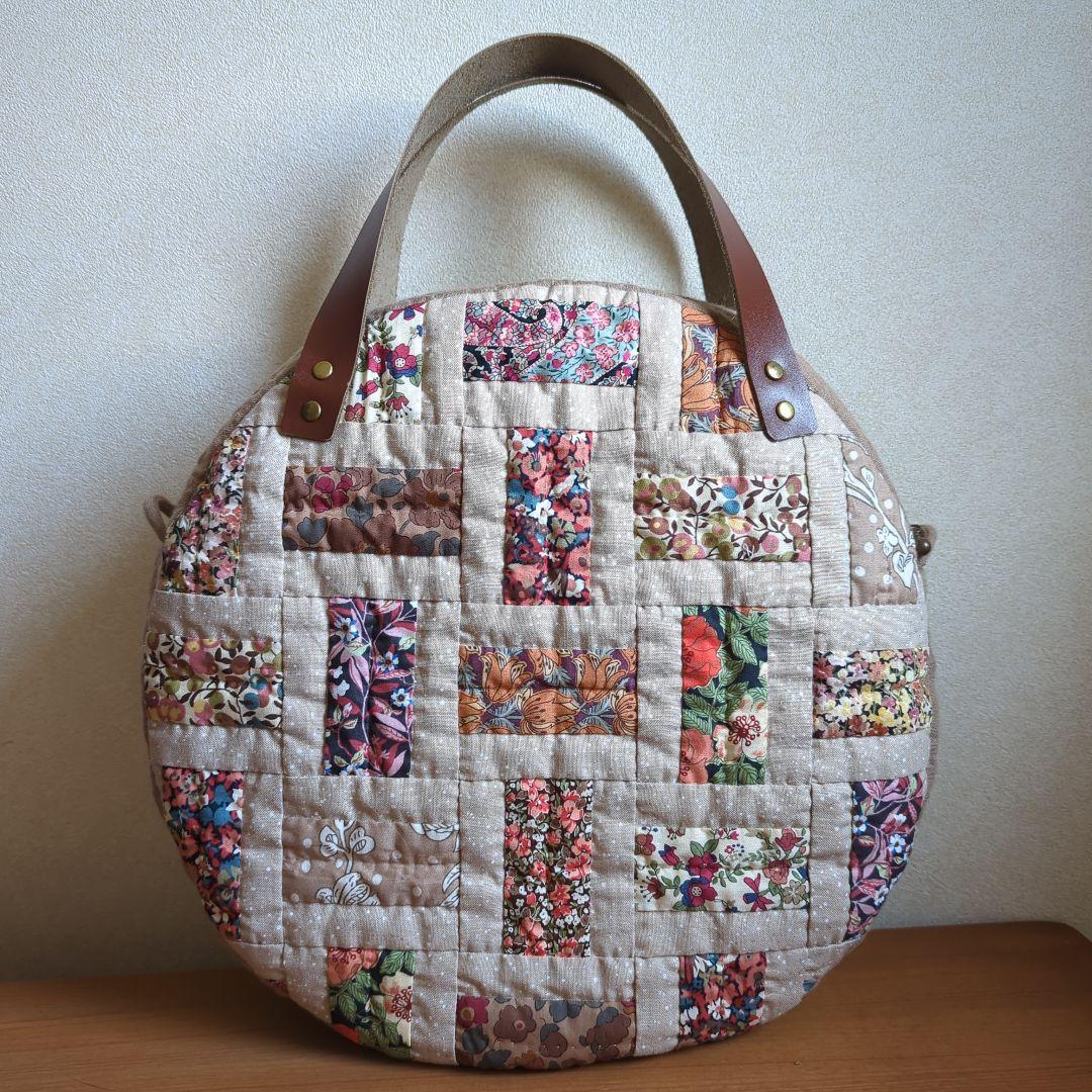 ✿リバティ✕パッチワーク✿　まんまるバッグ　〈Red & Brown〉