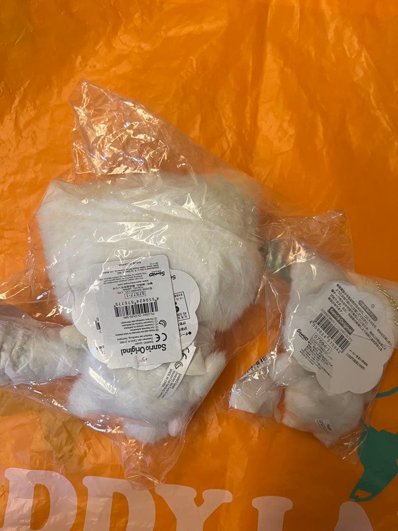 【未開封】サンリオ マシュマロみたいなふわふわにゃんこ マスコットとぬいぐるみ