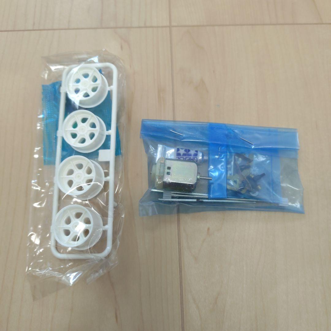 【送料無料】ミニ四駆 アバンテJr. 透明シャーシ カラータイヤ カナダ輸出仕様