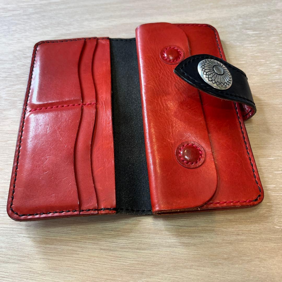 黒いレザー長財布 フラワーモチーフ付き