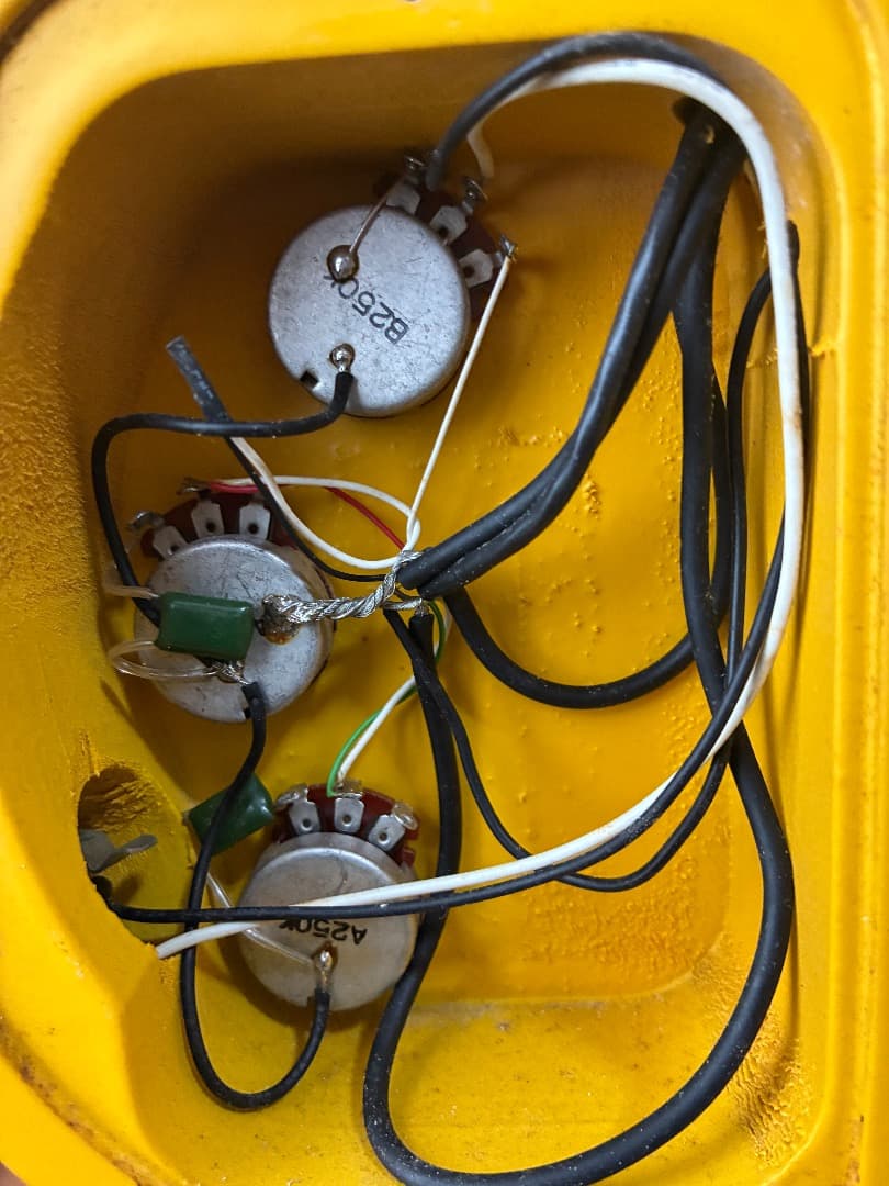 ウンジャマラミー　ギター　UJL-2000