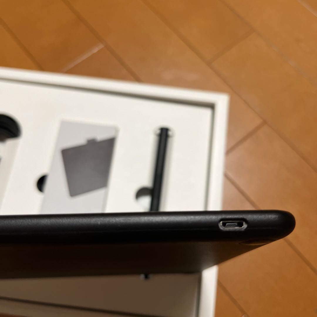［美品］Wacom Intuos Medium ブラック ペンタブレット