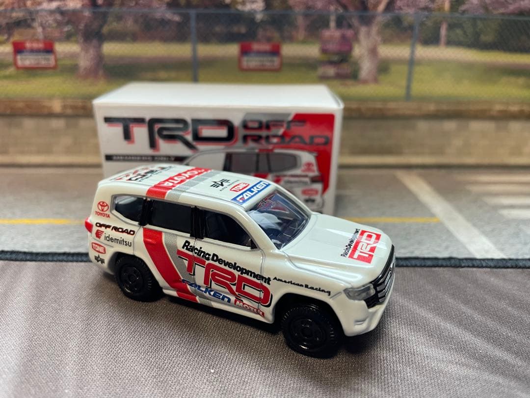 トミカ KahkA特注ランクル300 TRD仕様オフロード